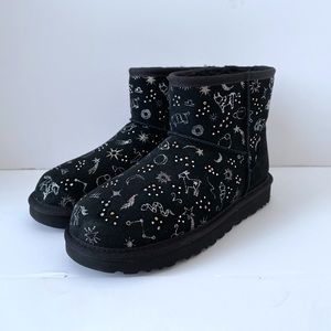 UGG Australia Classic Mini Short Boot Black Zodiac Woman’s size 6